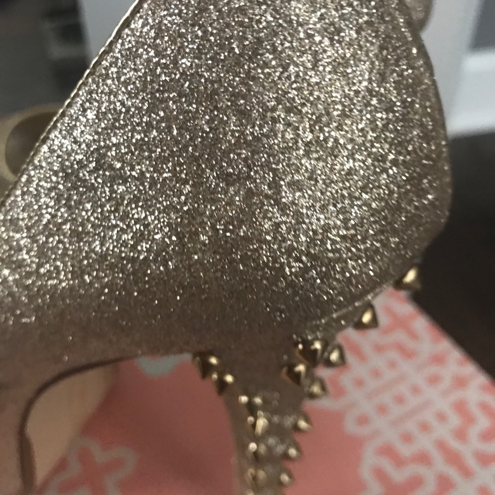 Heels🔥 - Picture 3 of 4